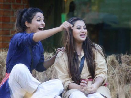 Bigg Boss 11: Shilpa Shinde & Hina Khan Break Mastermind Vikas Gupta’s Plan & Fans Are Loving It!