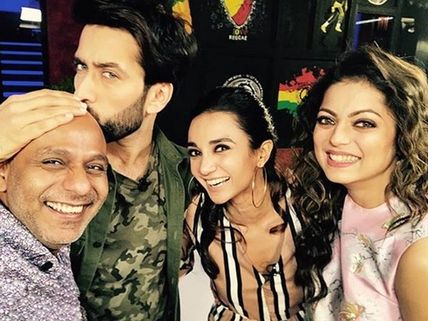 Drashti Dhami Tags Vivian Dsena As ‘Mr Know It All’; Nakuul Mehta Wants Drashti To Hire A Stylist!