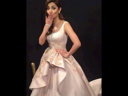 LEAKED VIDEO! Mahira Khan Shamed For Smoking Yet Another Time; SECRETLY Meets Ranbir Kapoor? 