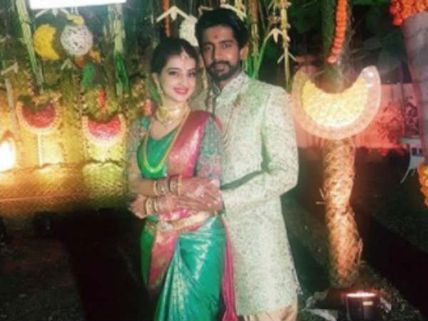 Saath Nibhana Saathiya Actress Lovey Sasan Engaged! (SEE PICS)