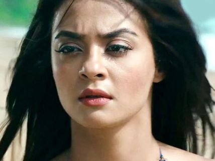 Worst feeling Ever! Surveen Chawla Felt Demotivated Because Of A Star Kid Once; Details Inside
