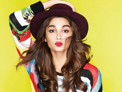 PIC TALK: Did Alia Bhatt Step Out Wearing Ranbir Kapoor's Barcelona Jersey Jacket? Fans Think So