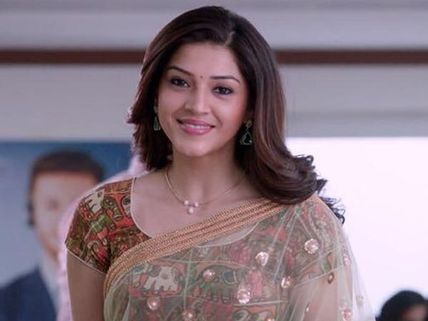 Mehreen Pirzada Questioned In Connection With The Tollywood S*X Racket