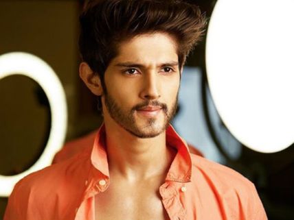 Yeh Rishta Kya Kehlata Hai's Rohan Mehra Lashes Out At Airline For Abusing His Female Co-Passenger!
