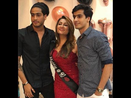 PICS : Urvashi Dholakia Turns 40, Twin Sons & Ekta Kapoor Wish Her In The Cutest Ways! 