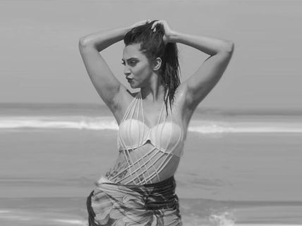 Hotness Alert! Bigg Boss 11’s Arshi Khan Sizzles In Bikini; The Pictures Go Viral!