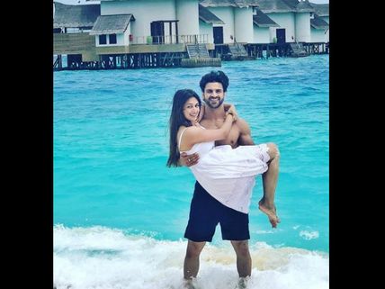 Divyanka Tripathi & Vivek Dahiya Celebrate Their Second Wedding Anniversary In Maldives (PICS)