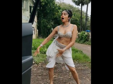 Adha, Nia & Priyank Sharma & Nora Fatehi Dance To Kiki Challenge! Mumbai Police Warns On Twitter