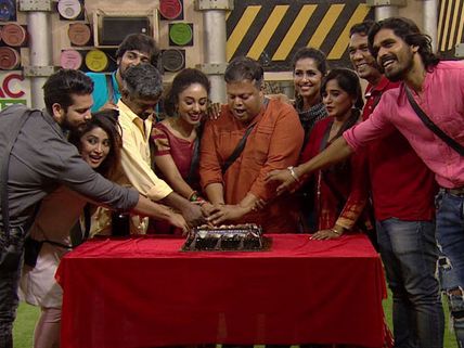 Bigg Boss Malayalam Completes 50 Episodes & This Contestant Makes A Re-entry To The House!