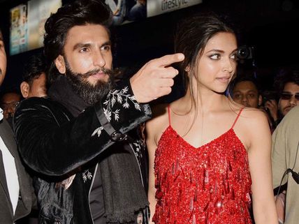 Deepika Padukone & Ranveer Singh Ask Guests Not To Carry A Mobile Phone At Their Wedding!