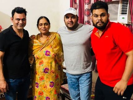 Latest Pics Of Kapil Sharma Celebrating Raksha Bandhan With Family! 