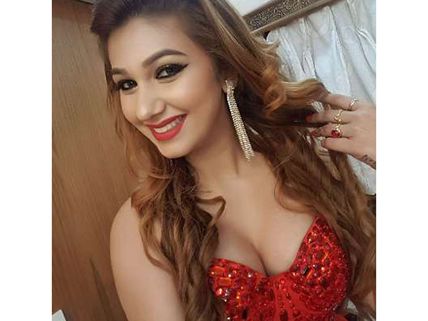 Bigg Boss 12: After Kissing Anup Jalota, Did Jasleen Matharu Address Him As Her Brother?