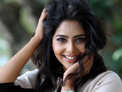 Happy Birthday Aishwarya Lekshmi: The Malayalam Actress Who Is All Set To Conquer Newer Heights!