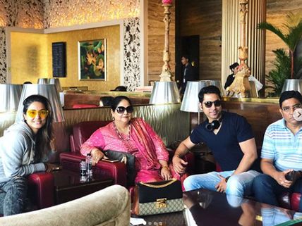  Hina Khan Is Off To London For A Family Vacation Following A Trip With Boyfriend Rocky Jaiswal