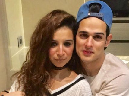 WATCH! Benafsha & Priyank Sharma Share A Kiss On Hina's B'day; Are They Only 'Close Friends'?