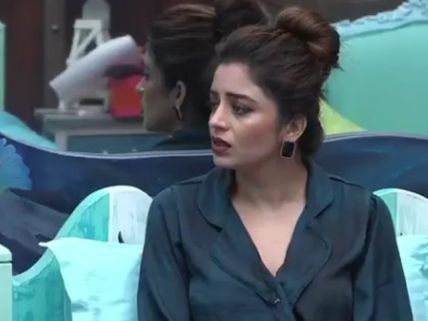 Bigg Boss 12: Tweeples Support Neha For Disqualifying Somi; Surbhi-Romil Are The New Captains!