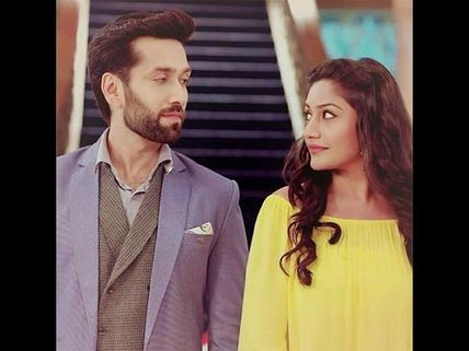 Ishqbaaz Nakuul Mehta & Surbhi Chandna Look Stunning As They Rehearse For Star Parivaar Awards 2018