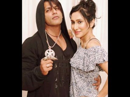 Teejay's Love Letters To Karanvir Bohra Are Adorable! She's Happy He's Not Diplomatic In Bigg Boss