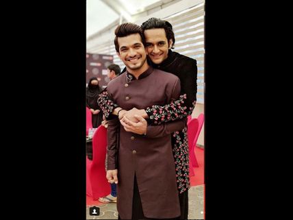 Fan Makes A Lewd Comment On Vikas Gupta Feeling Arjun Bijlani From Behind In A Pic; Vikas Hits Back!