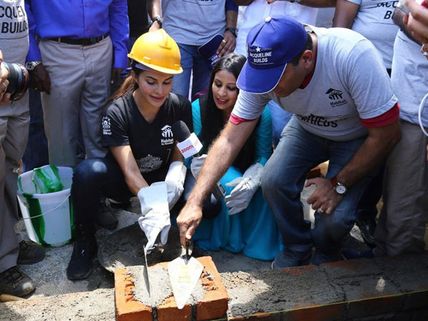 Jacqueline Fernandez Lends A Helping Hand In Rebuilding Flood-Affected Kerala!