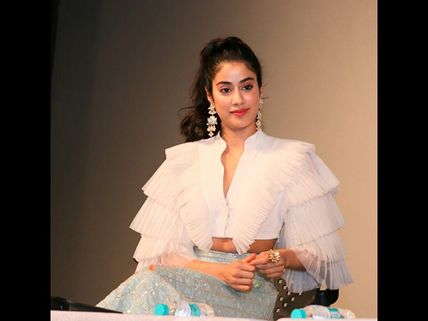 IFFI 2018: Janhvi Kapoor Left Everyone Emotional When She Recited Her Own Poem Dedicated To Sridevi!
