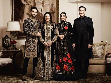 DeepVeer Reception: This Photo Of Ranveer Singh Posing With His Family Is Giving Us Major K3G Feels!