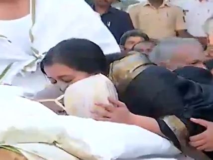 Photos: Ambareesh's Wife Sumalatha Weeps Inconsolably, Refuses To Leave His Body