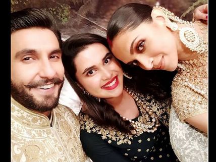 This Inside Pic Of Deepika Padukone & Ranveer Singh From Mumbai Reception Shows Their Humble Side!