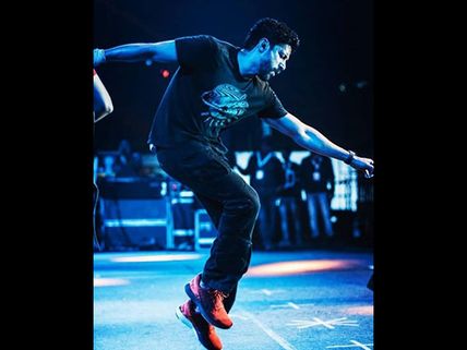 Farhan Akhtar Takes The Stage By Storm At A Concert; Check Out Pics Here!