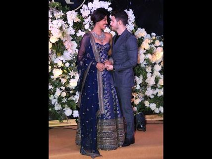 Stunning Pictures From Priyanka & Nick’s Mumbai Reception Red Carpet! 