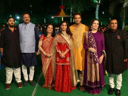 Sad News For Fans Who’re Waiting For Celebs’ Pics From Isha Ambani’s Star-Studded Wedding Ceremony!