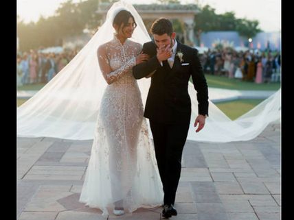 After Deepika-Ranveer, Priyanka Chopra's Wedding Pictures Turn Into A Meme!