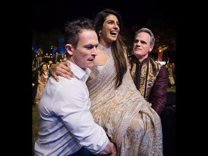 Priyanka Chopra Cries During The Jaimala Ceremony As She Comes Face-to-face With Nick Jonas!