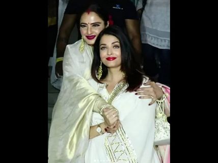 Jab They Met: Rekha Showers Aishwarya Rai Bachchan With Love & Kisses & Shares A Hearty Laugh