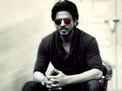 After Zero's Failure & Quitting Rakesh Sharma Biopic, Shahrukh Khan To Don The Director's Hat?
