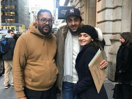 Lovebirds Ranbir Kapoor & Alia Bhatt Hang Out Together In New York & Their Pics Are 'Aww'some!