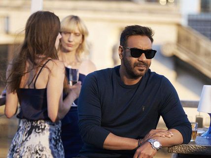 De De Pyaar De: Ajay Devgn's Dashing Looks Will Leave You All Hearts!