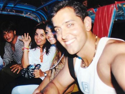 Shahrukh- Gauri Khan's Throwback Picture With Hrithik Roshan In A Tuk-Tuk Will Win Your Hearts!
