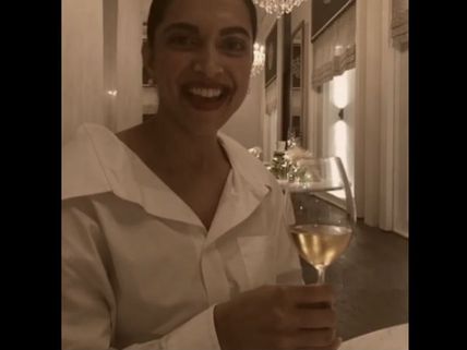 Ranveer Singh & Deepika Padukone Are All Over Each Other On Instagram: PDA Scenes! 