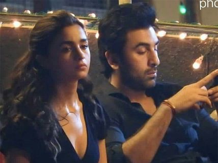 Ranbir Kapoor & Alia Bhatt Are NOT Getting Engaged; Is Ranbir’s Commitment Phobia The Reason?  