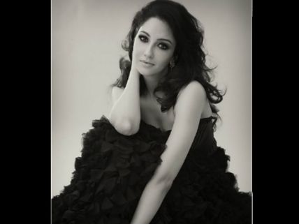 Sting Operation KARAOKE Exposes Celebs; Netizens Praise Saumya Tandon For Not Selling Her Soul!