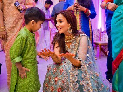 Soundarya Rajinikanth Mehendi Pics: The VIP 2 Director Introduces Us To The ‘Three Men’ In Her Life