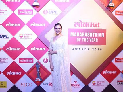 See Pictures! Deepika Padukone Is A Vision In White At The Lokmat Maharashtrian Of The Year Awards