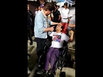 Shahrukh Khan's Sweet Gesture For A Differently-Abled Fan At IPL 2019 Will Leave You Smiling!