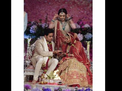 Trollers Aim TARGET At Akash Ambani; MOCK At His First Reaction After Seeing Bride Shloka [VIDEO]