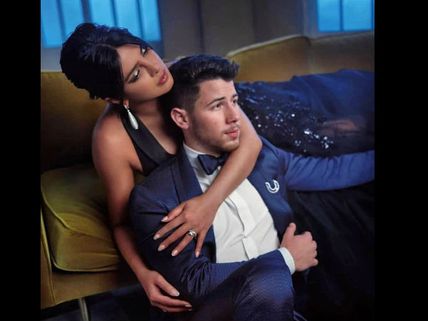 Priyanka Chopra CAUGHT Nick Jonas Texting His EX-GF Miley Cyrus BUT Her Reaction Will Amaze You!