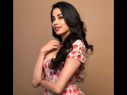 Janhvi Kapoor FLIRTS A Lot; Had PROPOSED To Rajkummar Rao Once 