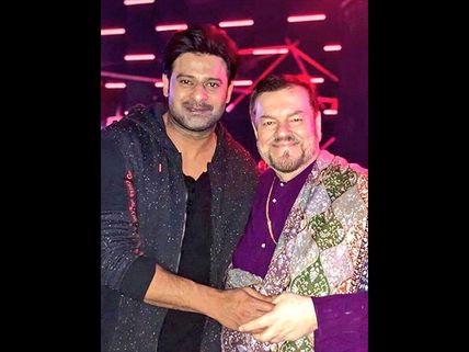 Prabhas' Viral Photo Leaves Fans Worried Due To This Reason