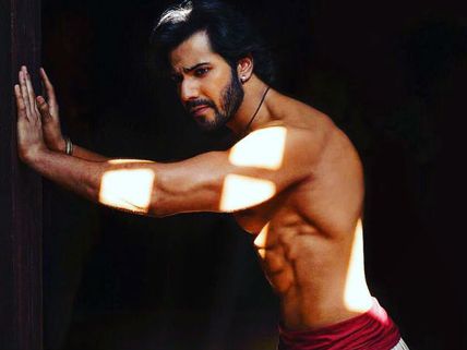 Varun Dhawan Reacts To REPLACING Shahrukh Khan In Kalank!