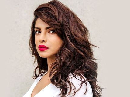 This HOLLYWOOD Heartthrob Would Like To Work With Priyanka Chopra In A Bollywood Film! 